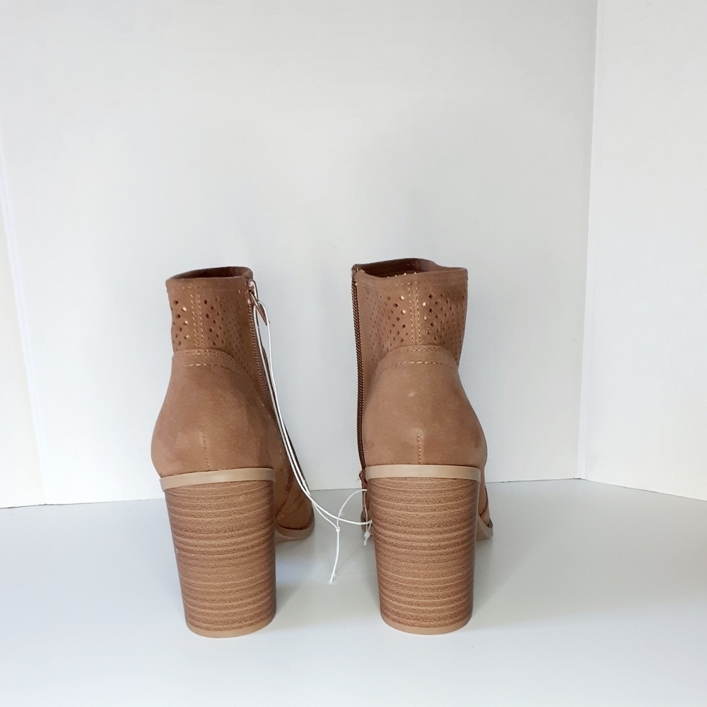 🍂 Universal Thread Crissy Laser Cut Ankle Boots … - image 6